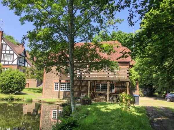 Miswells Cottages - Lake View Turners Hill Exterior photo