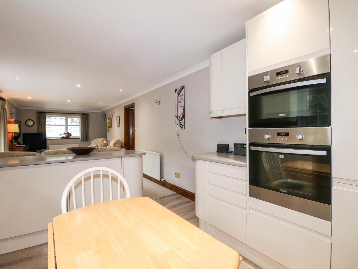 Miswells Cottages - Lake View Turners Hill Exterior photo