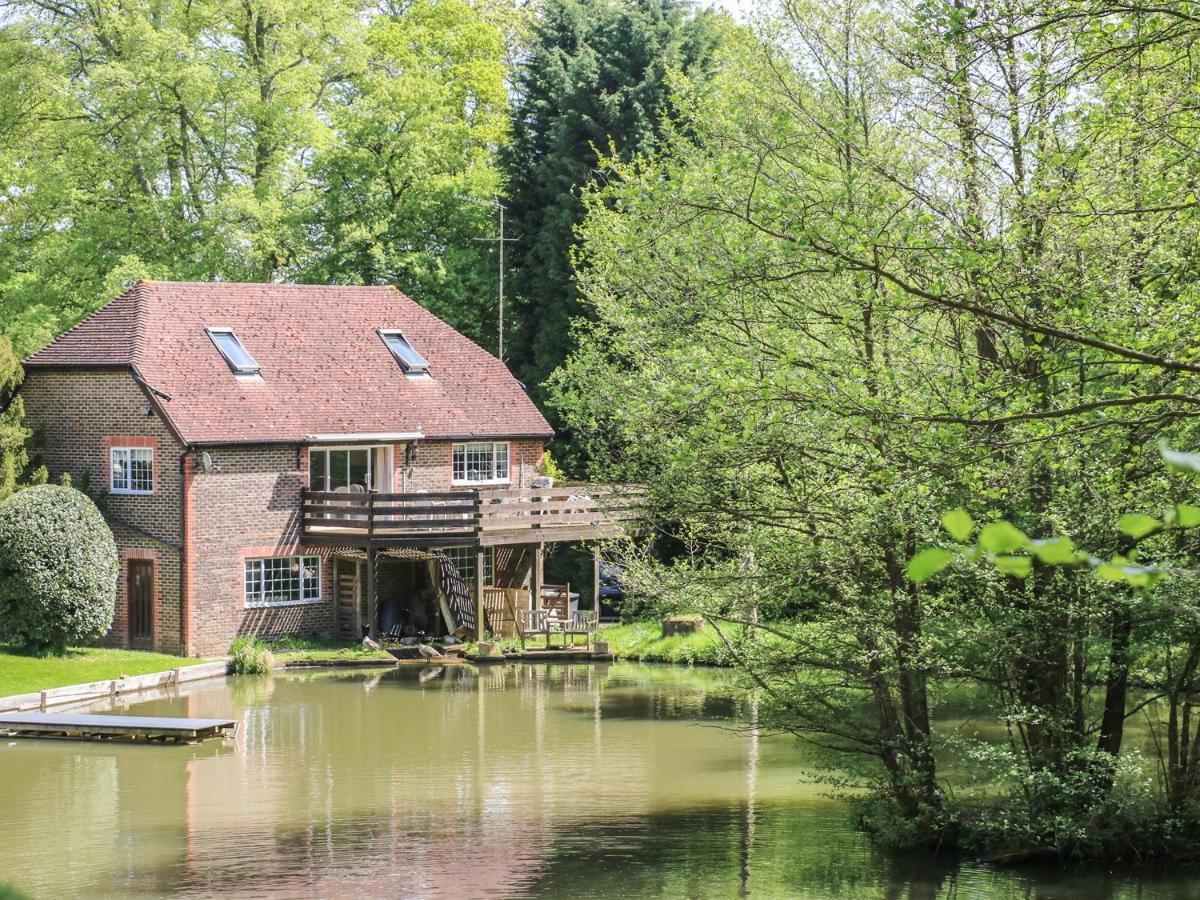 Miswells Cottages - Lake View Turners Hill Exterior photo