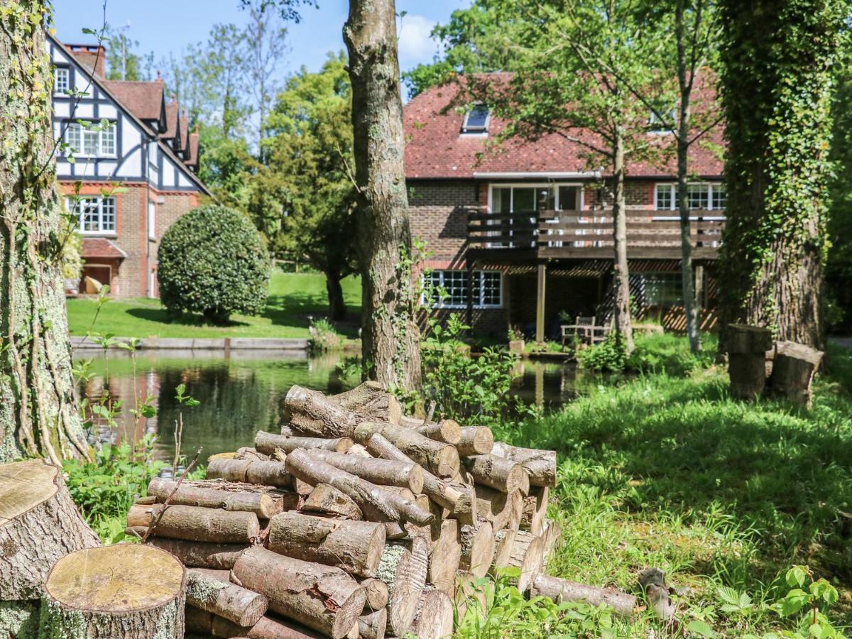 Miswells Cottages - Lake View Turners Hill Exterior photo