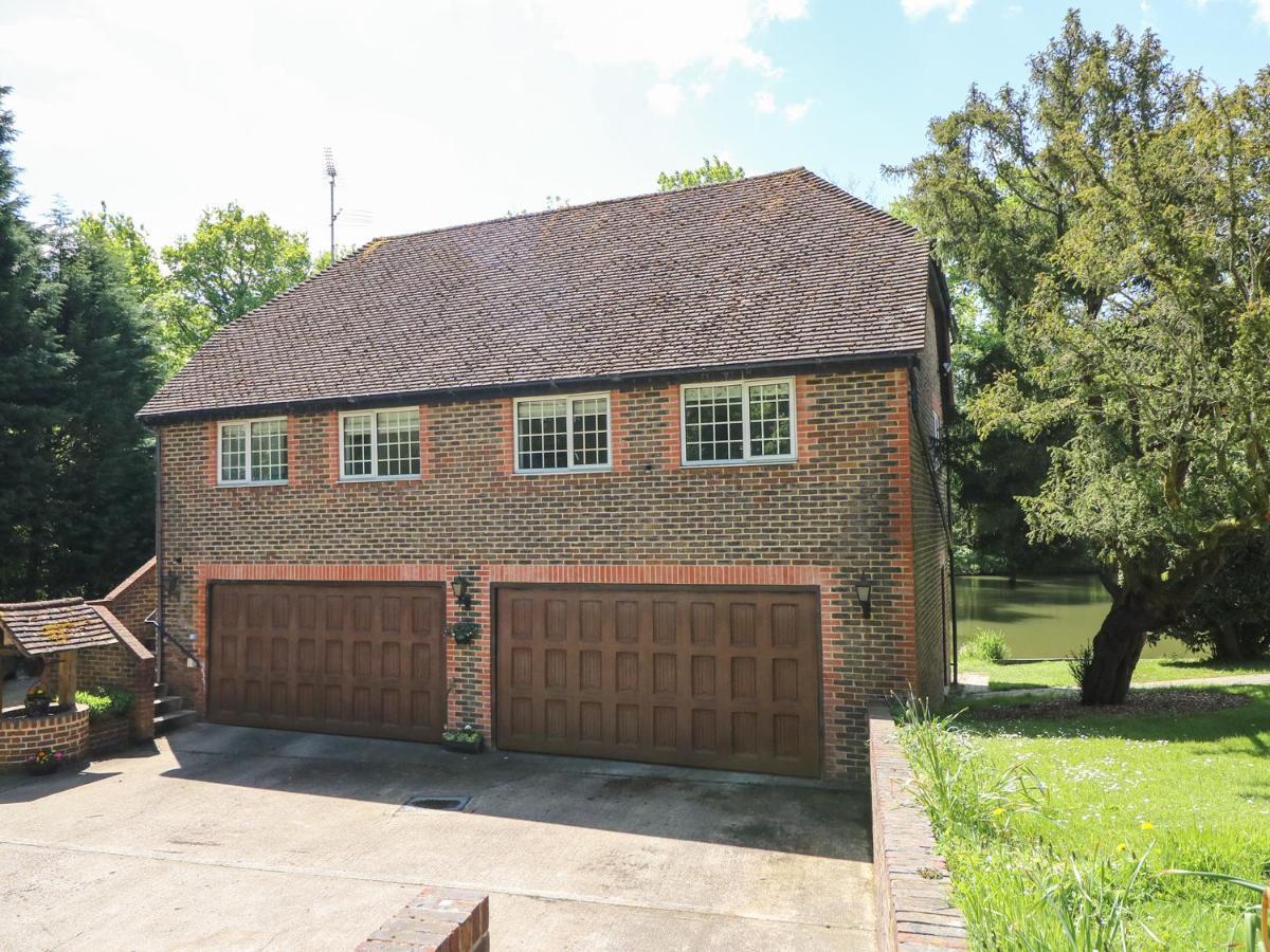Miswells Cottages - Lake View Turners Hill Exterior photo